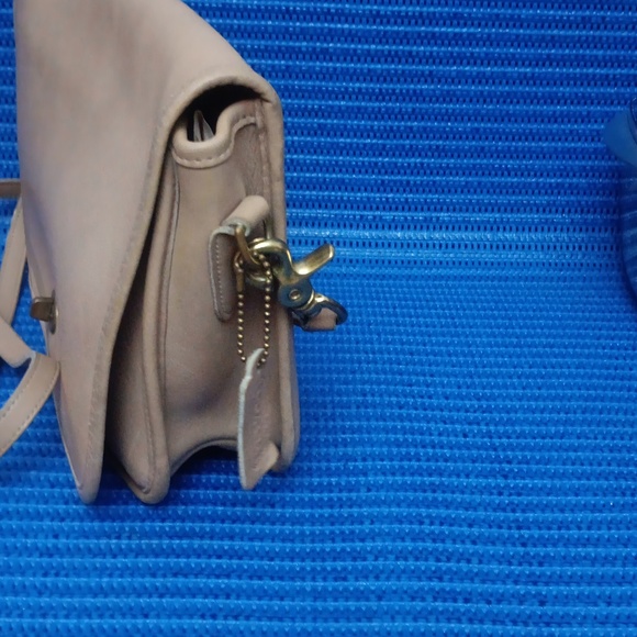 Coach - Picture 2 of 9